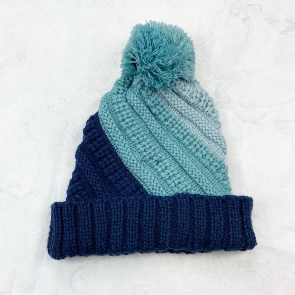 Vince Camuto Blue Gradient Knit Pom-Pom Hat